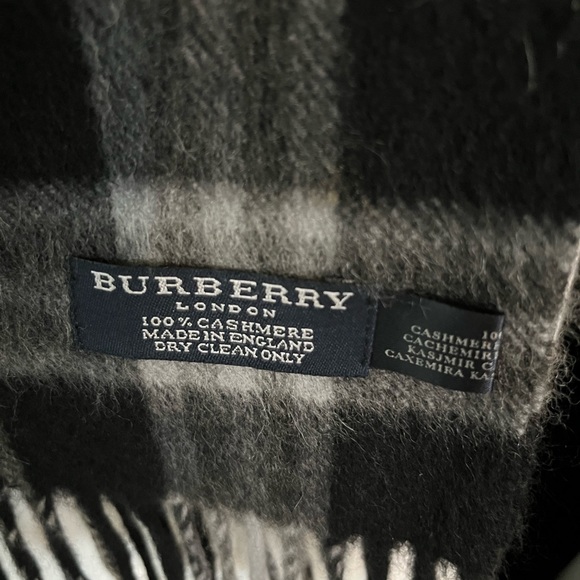 Burberry Scarve - Picture 3 of 3
